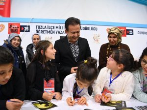 100 ilkokul öğrencisinin eseri 'Yıldız Sütü' kitabında toplandı