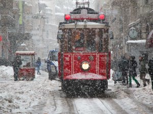 Kış yeni başlıyor! Kar İstanbul'a yaklaştı