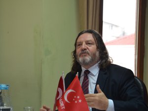 “SİYASİ LİDERLER GERGİNLİKTEN MEDET UMUYOR”