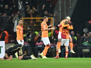 Galatasaray Sparta Prag'ı uzatmada yıktı.