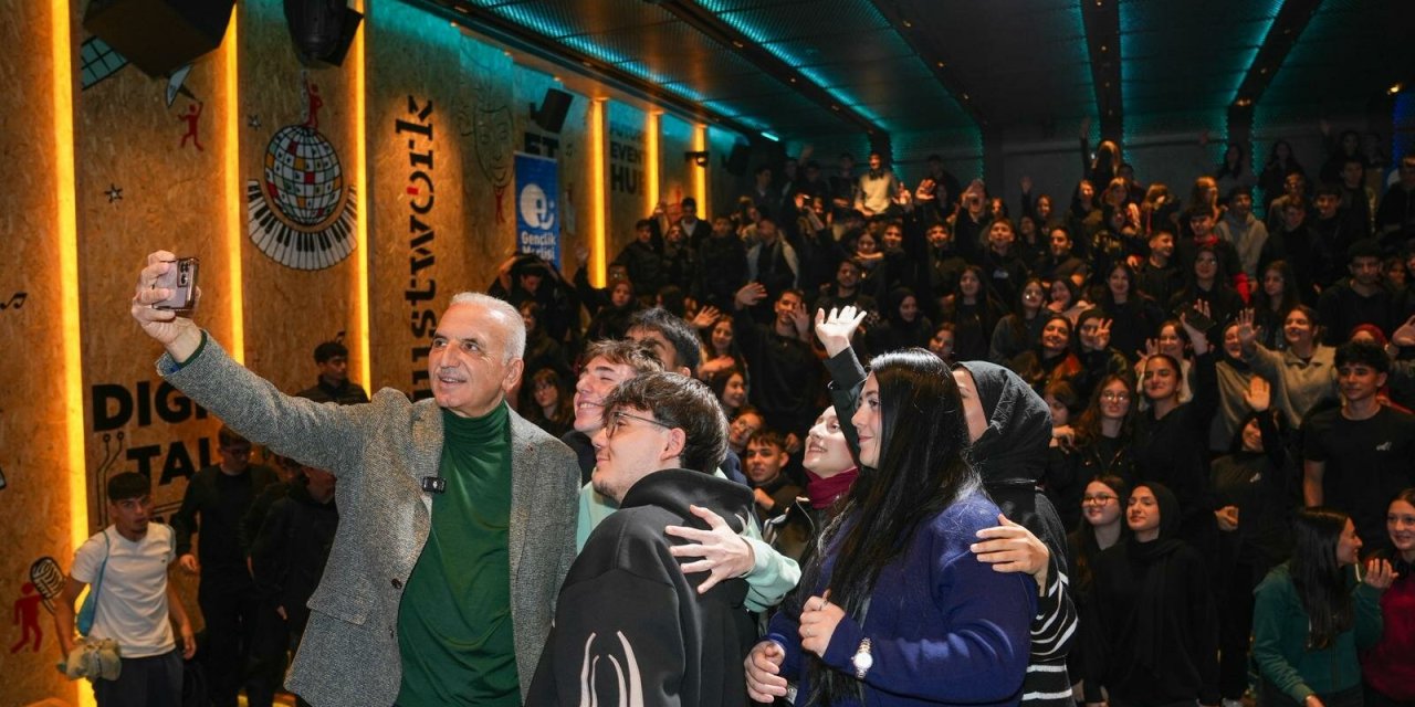 “Gençlerle ‘Motivasyon Buluşmaları’ Yeni Sezona Merhaba Dedi”