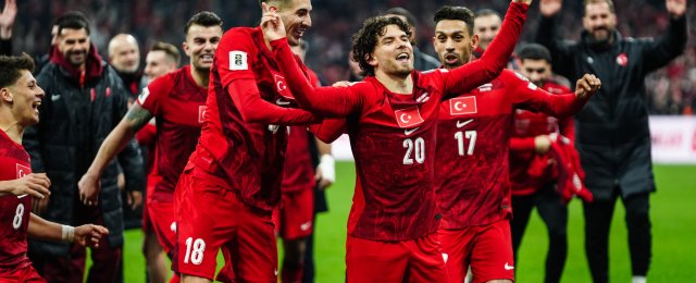 “Ay-Yıldızlılar Romanya’yı Devirdi, Finale Çıktı”