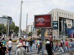 SEÇİM ÇALIŞMALARI AÇIK HAVA EKRANLARINDA