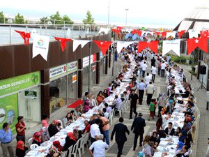 TUZLA’NIN HER YERİNDE RAMAZAN’IN BEREKETİ YAŞANIYOR