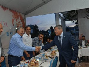 ŞAHİN “İFTARDA MUHTARLAR VE YEREL BASIN MENSUPLARI ’İLE BULUŞTU