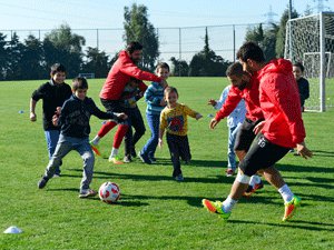 GÜLÜMSEYEN GÖZLER - PENDİKSPOR : 3 - 0