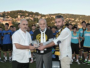 ÇELİKBİLEK’TEN STAD MÜJDESİ