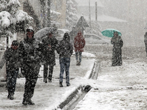 İSTANBUL’A KAR GELİYOR BU SAATLERE DİKKAT