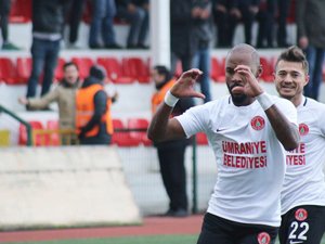 ÜMRANİYESPOR DOLU DİZGİN!