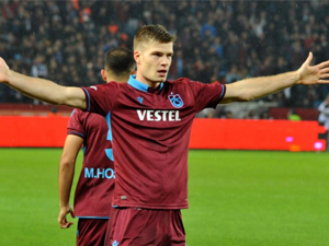 HER ALANDA KRAL: ALEXANDER SÖRLOTH!.