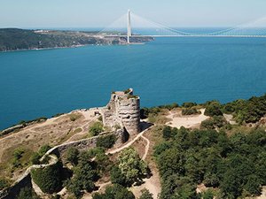 BEYKOZ'UN TARİHİ KALESİNİ  HARABEYE ÇEVİRDİLER!