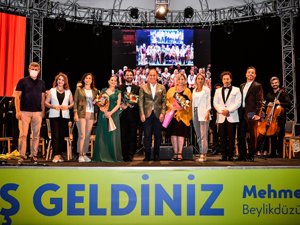 BEYLİKDÜZÜN’DE  GÖRKEMLİ GALA KONSERİ SONA ERDİ