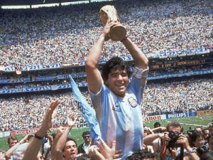 ARJANTİN’İ YASA BOĞAN ÖLÜM: MARADONA HAYATINI KAYBETTİ!