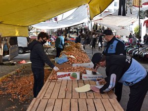 TUZLA’DA PAZARCI ESNAFINA CEZA YAĞDI