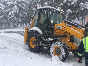 Pendik’te 24 saat karla mücadele ekipleri çalışıyor