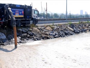 Marmara denizin ’de  müsilaj temziliği sürüyor