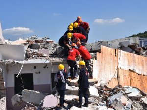 PEAK’tan gerçeği aratmayan deprem tatbikatı